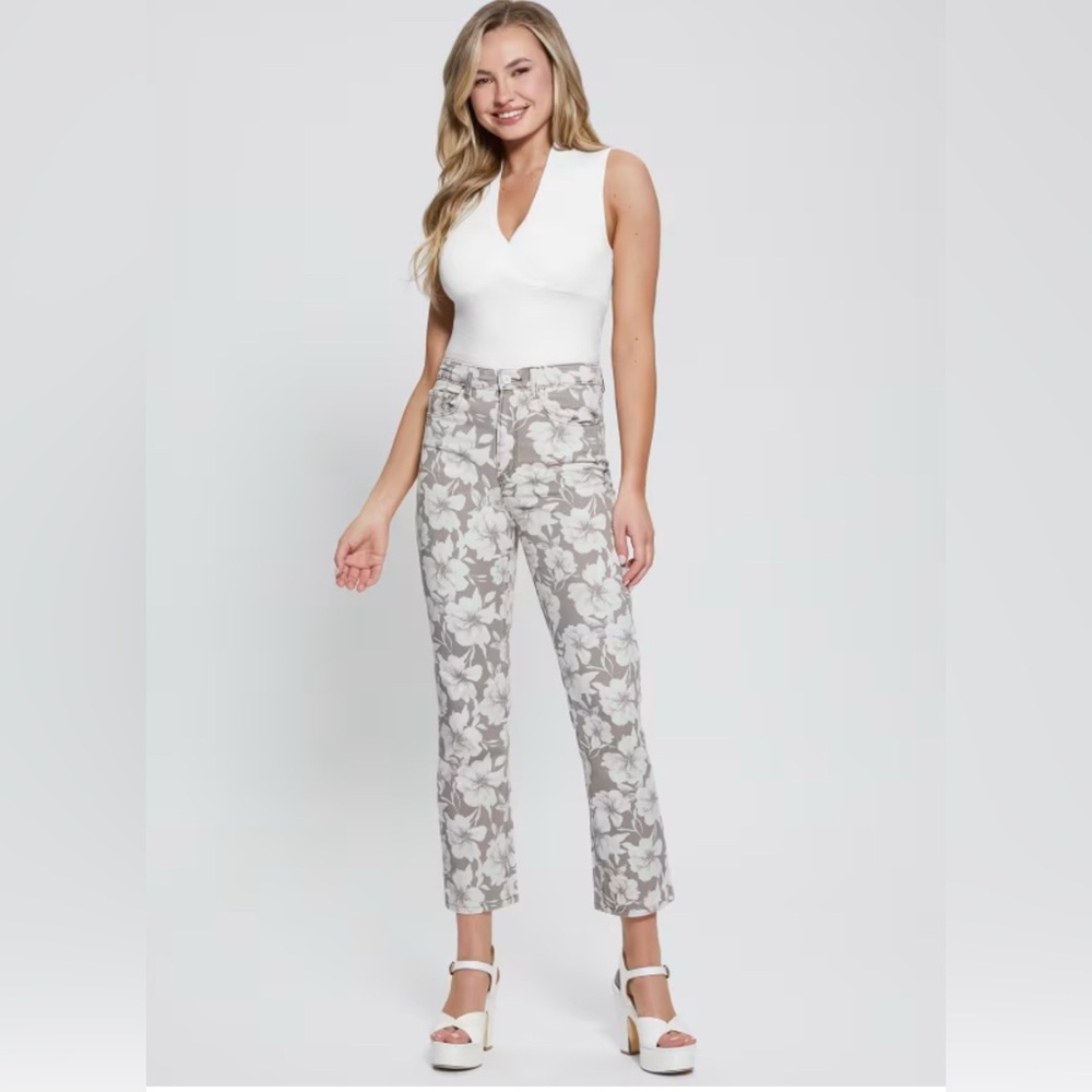 NWT Guess Floral Jeans. - Picture 2 of 8